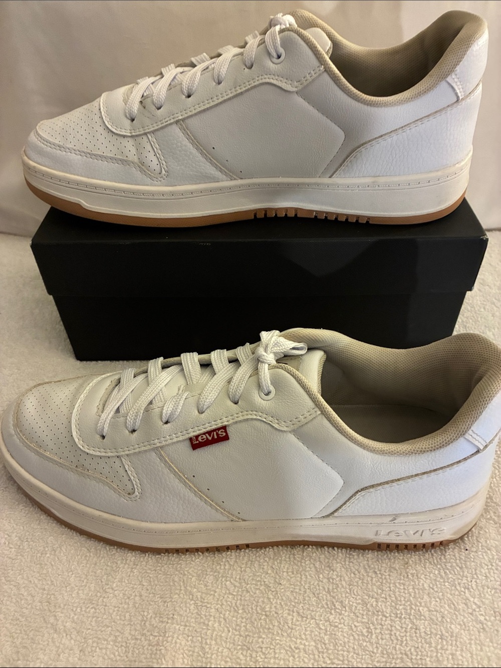 Levi's White and Gum Low-Top Casual Sneakers lifestyle court shoe